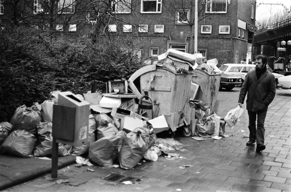 Reinigingsdienst in Rotterdam plat in kader van ambtenarenacties berg niet opge, Bestanddeelnr 930-0355