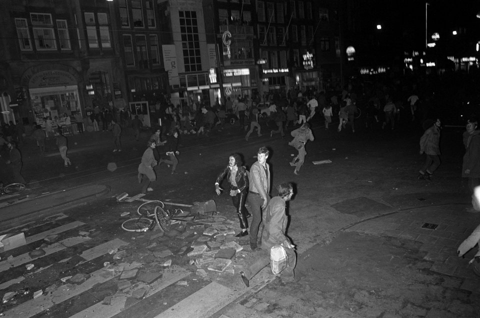 Rellen in Amsterdam bij de Dam, Bestanddeelnr 923-7841