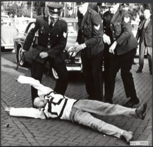 Rellen, oorlogen, demonstraties, politie, Bestanddeelnr 044-0931