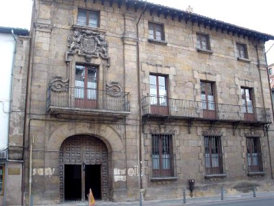 Reinosa - Casa de los Cossío o de los Leones 1