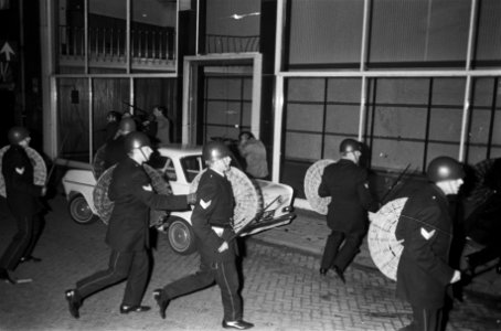 Rellen in Amsterdam in verband met de bezetting door studenten van het Maagdenhu, Bestanddeelnr 922-4403