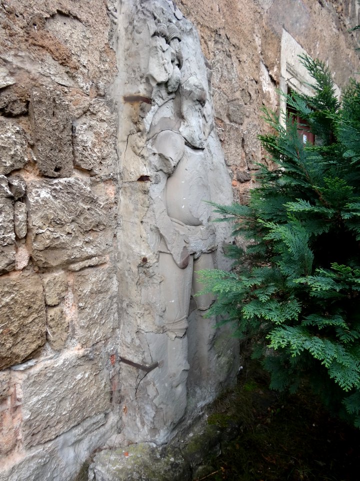 Relief Wand Kirche Buhla