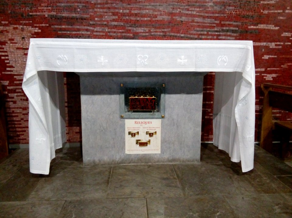 Reliques d'Hildegarde de Bingen - Saint Bernard de Clairvaux - sanctuaire de Lourdes 02