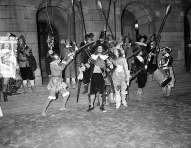 Rembrandtherdenking optocht van Nachtwacht te Amsterdam, Bestanddeelnr 907-8932