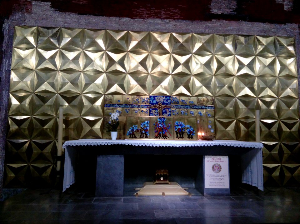 Relique Jean-Paul II - sanctuaire de Lourdes 02