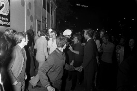 Rellen in Amsterdam op de Dam, Bestanddeelnr 923-7869