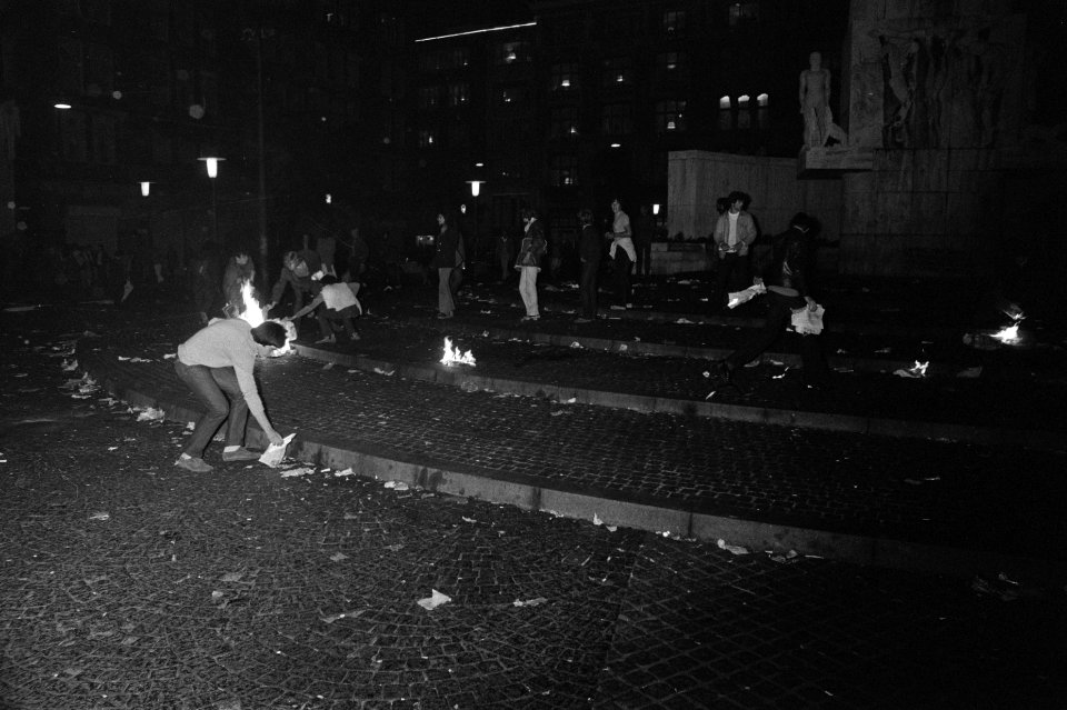 Rellen in verband met slaapverbod op Dam, Amsterdam, Bestanddeelnr 923-7773