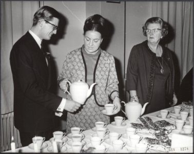 Reeks 018-1278, 018-1288 chocolademelk schenken door de Koningin voor Kerstmis., Bestanddeelnr 018-1278