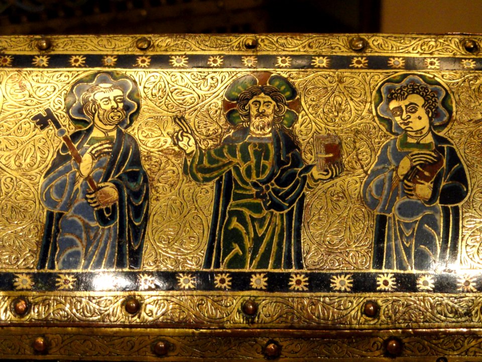 Reliquary Chasse, Limoges, c. 1175-1180, champleve enamel on gilded copper with oak core, view 2 - National Gallery of Art, Washington - DSC09885