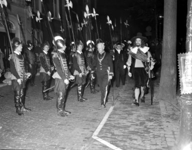 Rembrandtherdenking optocht van Nachtwacht te Amsterdam, Bestanddeelnr 907-8936
