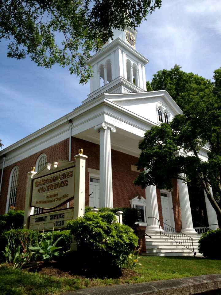 Reformed Church of the Tarrytowns with sign