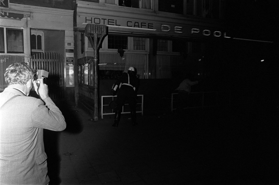 Rellen in Amsterdam bij de Dam, Bestanddeelnr 923-7833
