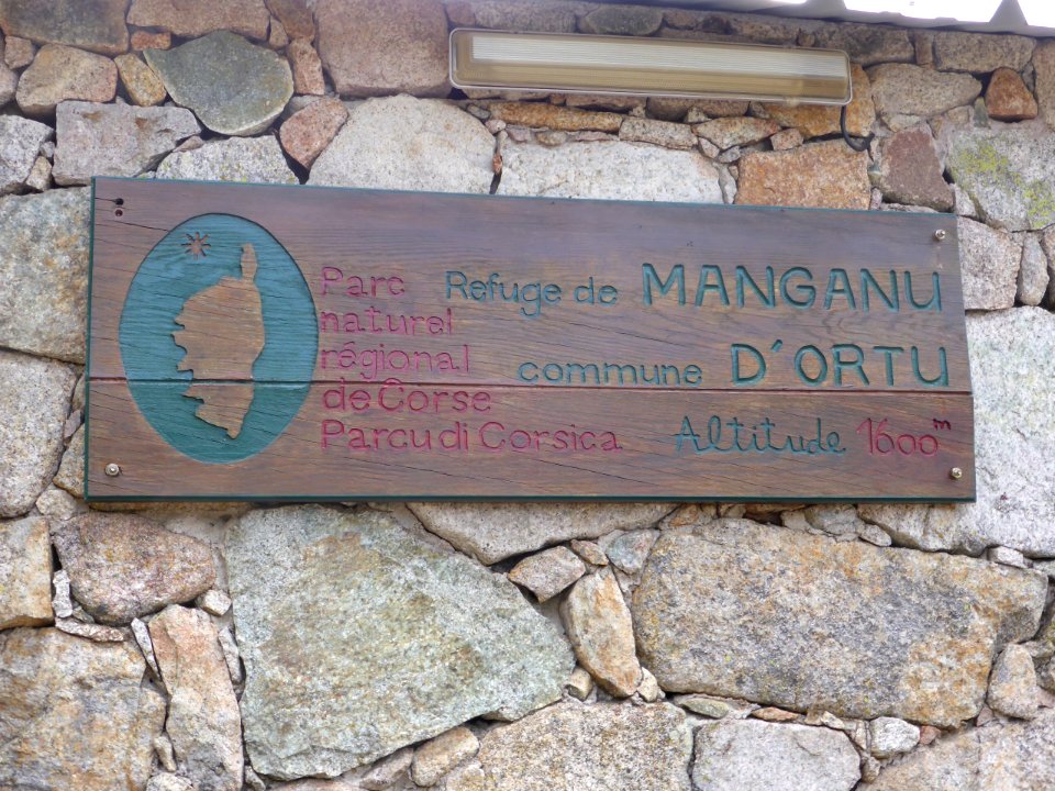 Refuge-manganu-sign