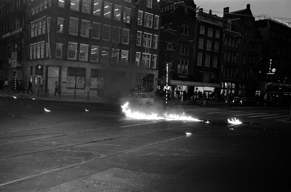 Rellen in Amsterdam bij de Dam, Bestanddeelnr 923-7835