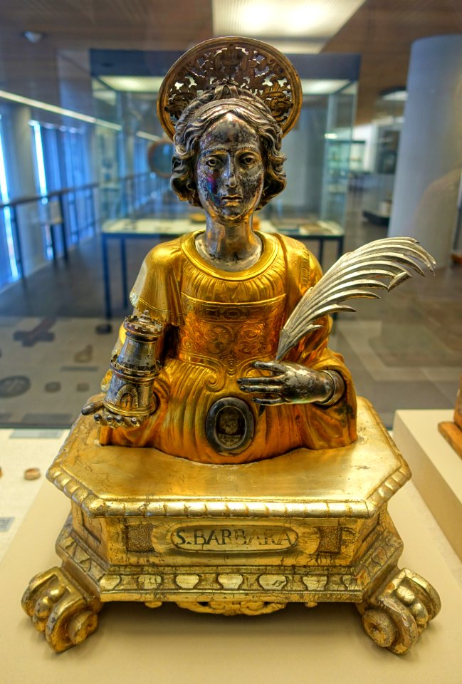 Reliquary bust of Saint Barbara, Germany, 1610, gilt silver, copper, wood - Germanisches Nationalmuseum - Nuremberg, Germany - DSC03550