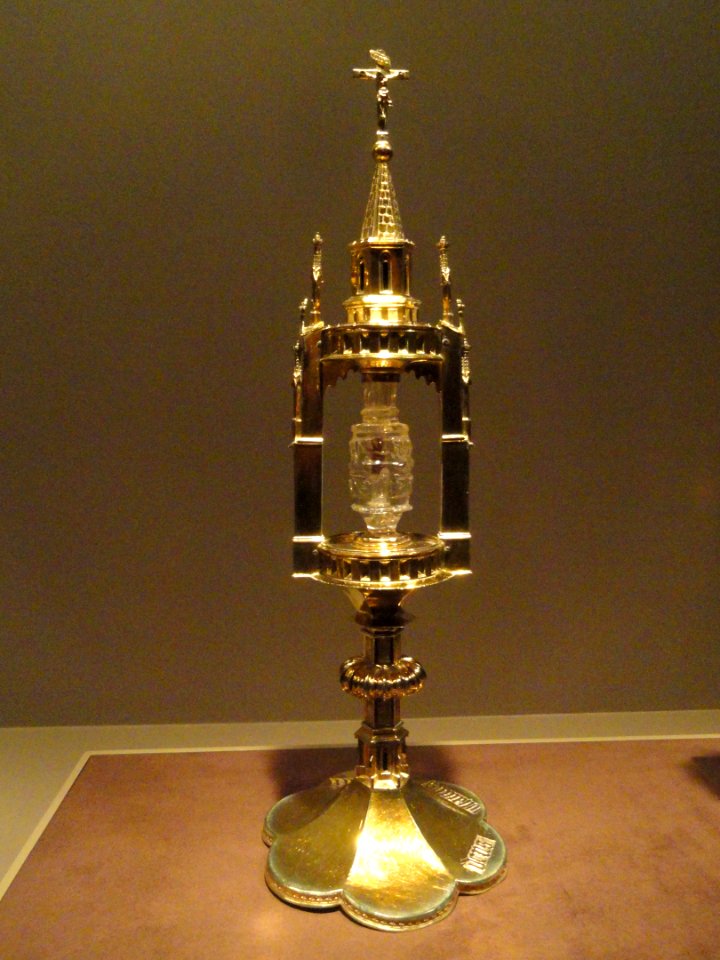 Reliquary with Tooth of Saint John the Baptist, rock crystal c. 1000, Egypt, silver gilt metalwork 1375-1400, Braunschweig, Germany - Art Institute of Chicago - DSC09666