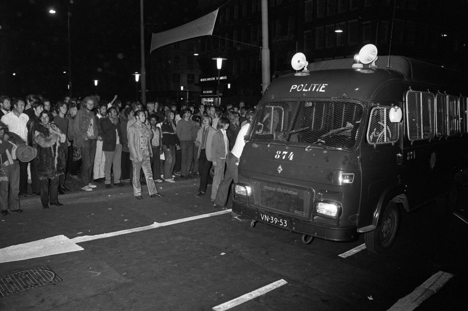 Rellen in verband met slaapverbod op Dam, Amsterdam, Bestanddeelnr 923-7772