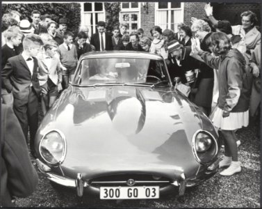Reeks 018-0888 tm 018-0892 Irene en Carel-Hugo bezoeken een dienst in de R.K.-K, Bestanddeelnr 018-0892