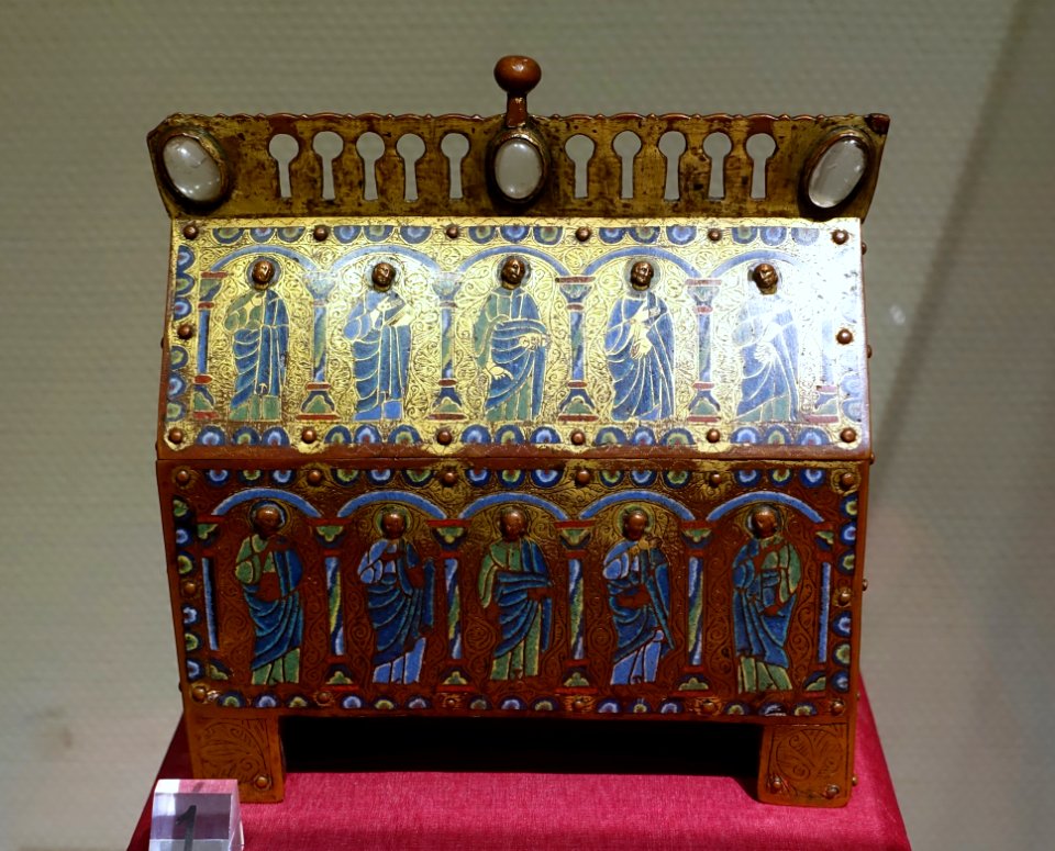 Reliquary, Limoges, c. 1200 AD, wooden core, copper, enamel, semi-precious stones - Cinquantenaire Museum - Brussels, Belgium - DSC08772