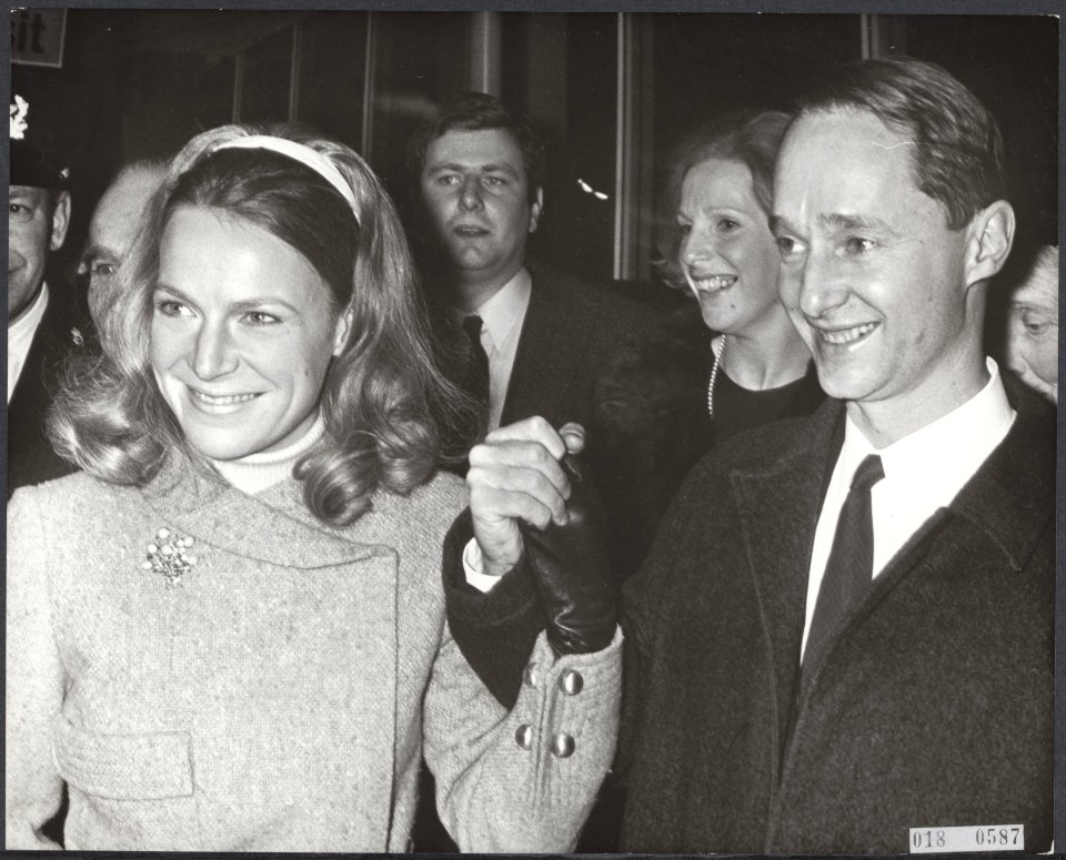 Reeks 018-0587 tm 018-0588 aankomst prinses Irene en prins Carel-Hugo voor doop, Bestanddeelnr 018-0587
