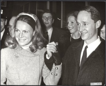 Reeks 018-0587 tm 018-0588 aankomst prinses Irene en prins Carel-Hugo voor doop, Bestanddeelnr 018-0587
