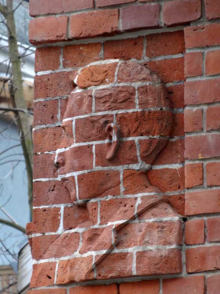 Relief Backstein Karolinenstraße, Eisenach 3
