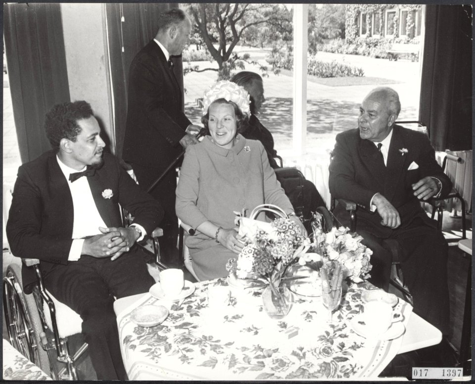 Reeks 017-1395 tm 017-1397 Beatrix en Claus bezoeken het woonoord van Nederlan, Bestanddeelnr 017-1397