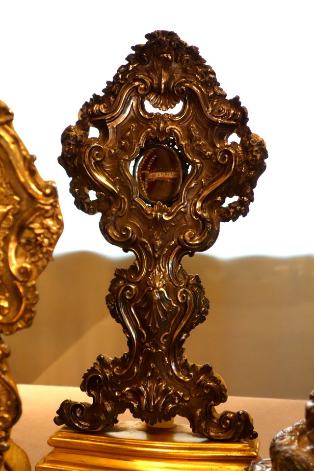 Reliquary, 18th century, Genovese silver - Museo Diocesano (Genoa) - DSC01777