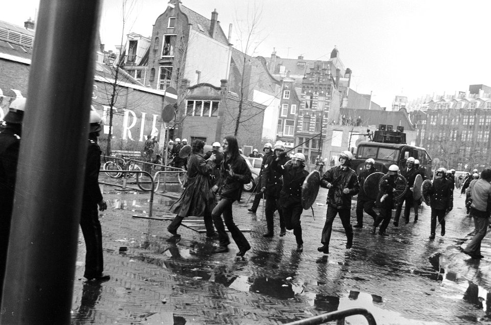 Rellen bij ontruiming panden in Nieuwmarktbuurt in Amsterdam politie slaags met, Bestanddeelnr 927-8246