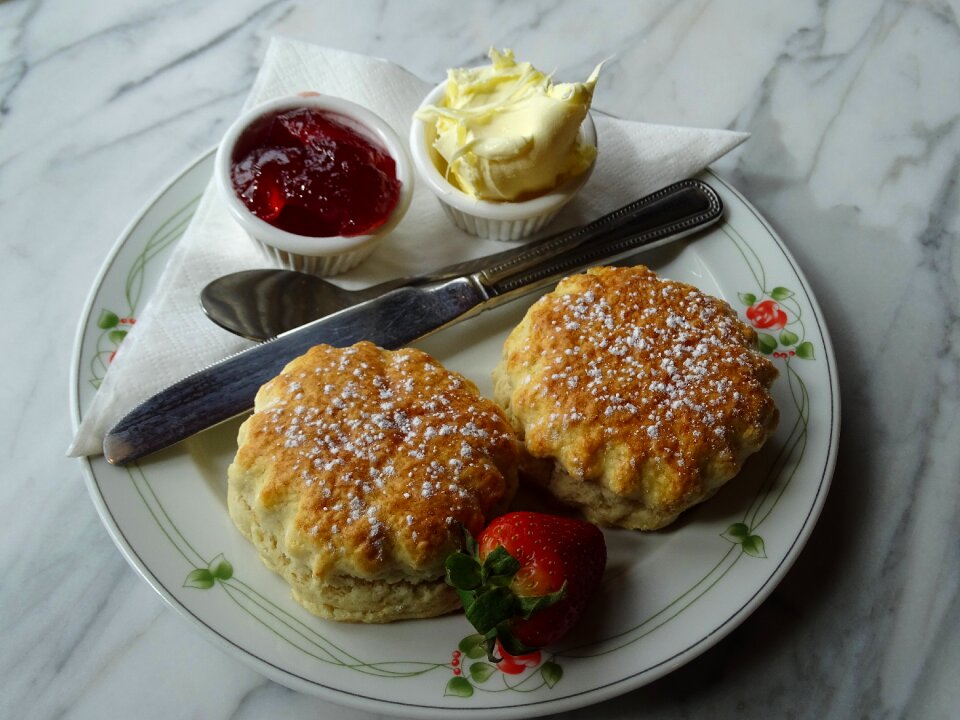 Scone jam strawberry