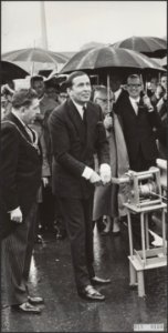 Reeks 018-0159 tm 018-0160 Claus opent de Kennedybrug in Maastricht, Bestanddeelnr 018-0160