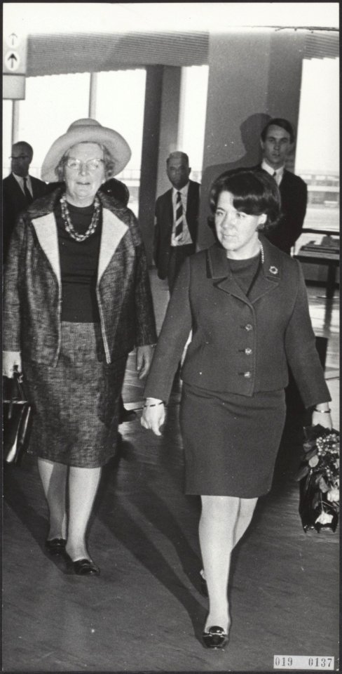 Reeks 019-0136 en 019-0137 prinses Christina vertrekt naar Canada om daar haar , Bestanddeelnr 019-0137