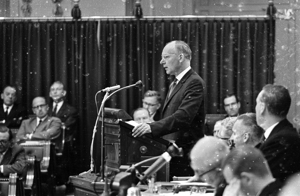 REM debat in Tweede Kamer , prof Vondeling aan het woord, Bestanddeelnr 916-6021