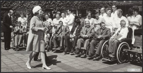 Reeks 017-1395 tm 017-1397 Beatrix en Claus bezoeken het woonoord van Nederlan, Bestanddeelnr 017-1395