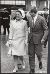 Reeks 018-1306, 018-1308 prinses Margriet en Pieter van Vollenhoven keren terug , Bestanddeelnr 018-1306