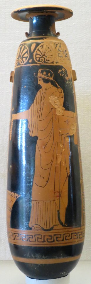 Red-figure alabastron by the Aischines Painter, California Palace of the Legion of Honor