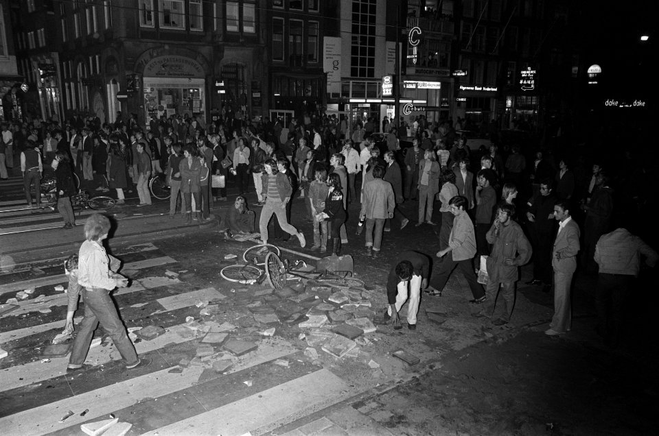 Rellen in Amsterdam bij de Dam, Bestanddeelnr 923-7831