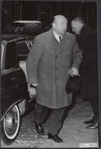 Reeks 018-0032 tm 018-0033 aankomst Freiherr Julius von dem Busche in Amsterdam, Bestanddeelnr 018-0032