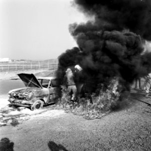 Reddingsdemonstratie op circuit van Zandvoort, vrijwilligers met daarvoor uitger, Bestanddeelnr 927-1192