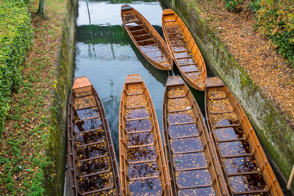 Poke kahn boat autumn