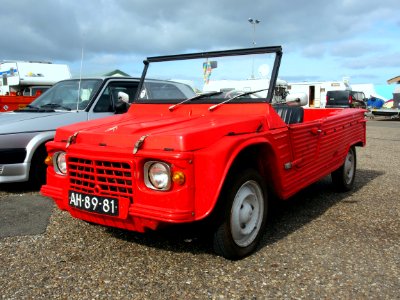 Red 1971 Citroën Dyane 6 Mehari pic2