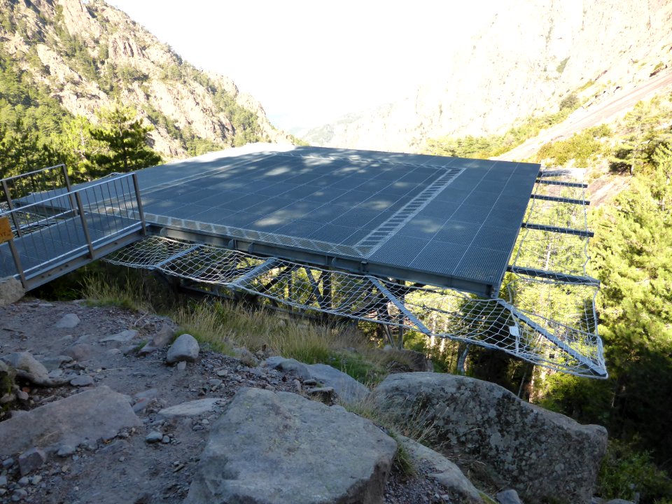 Refuge-asco-helicopter-landing