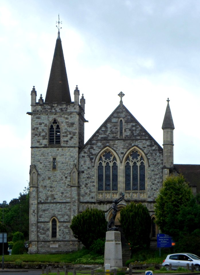 Redhill United Reformed Church, Shaw's Corner, Redhill (June 2013) (3)