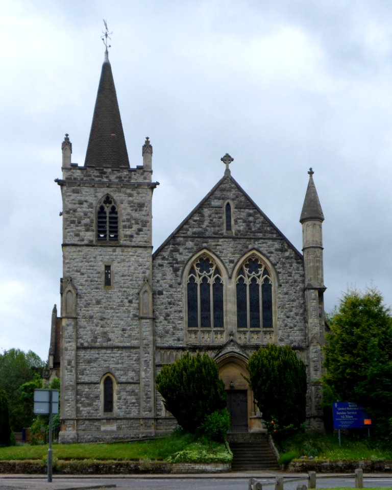 Redhill United Reformed Church, Shaw's Corner, Redhill (June 2013) (2)