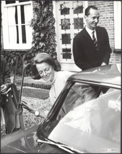 Reeks 018-0888 tm 018-0892 Irene en Carel-Hugo bezoeken een dienst in de R.K.-K, Bestanddeelnr 018-0891