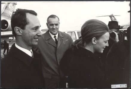 Reeks 018-0578 tm 018-0579 prinses Irene en prins Carel-Hugo komen aan op Schip, Bestanddeelnr 018-0579