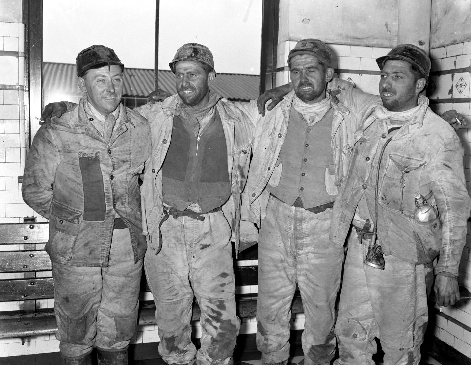 Redding van 3 mijnwerkers uit Willem-Sophiamijn. Op donderdag 18 augustus 1955, , Bestanddeelnr 907-2902