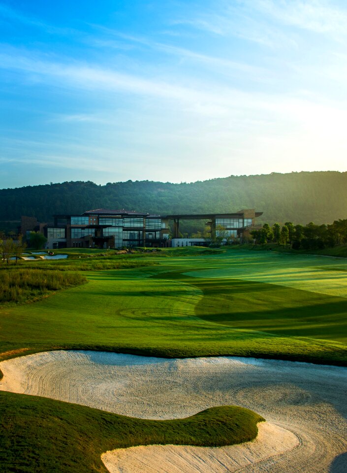 Golf blue sky white cloud