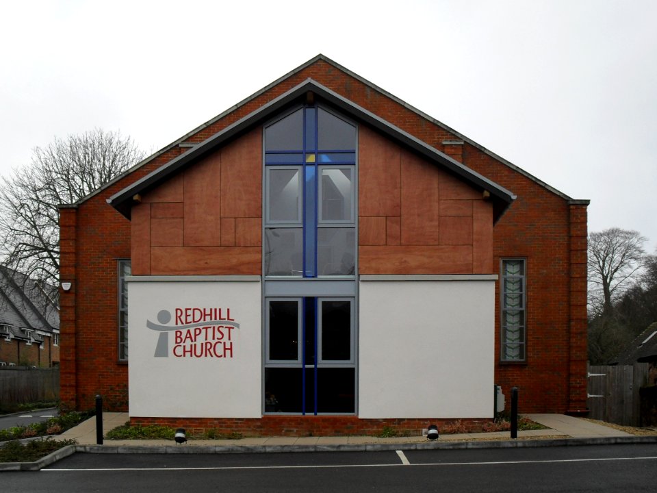 Redhill Baptist Church, Hatchlands Road, Redhill (January 2011) (2)