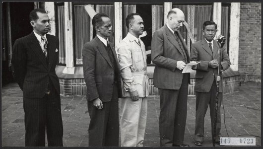 Redevoering van minister-president Schermerhorn bij de aanvang van de Hoge Veluw, Bestanddeelnr 145-0723